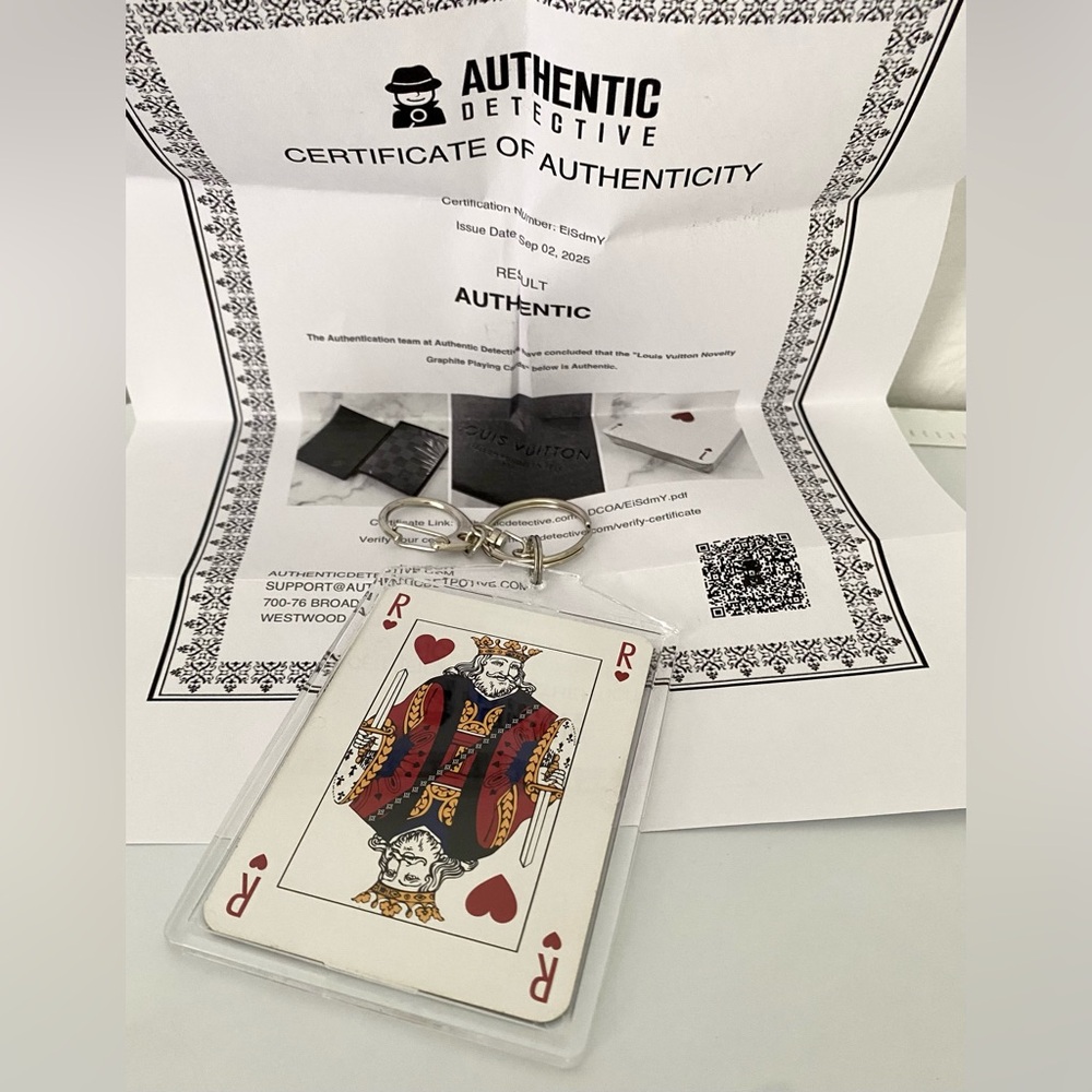 Louis Vuitton Damier King Red Hearts COA RARE Soho Casino Paris 2008 Card Charm